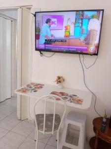 Kitnet 1 Block from the Beach in São Vicente