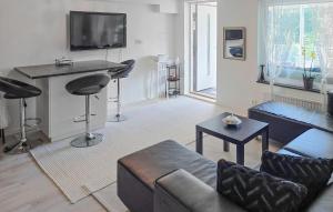 2 Bedroom Cozy Home In Skärholmen
