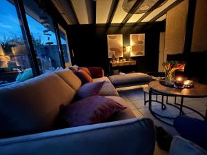 Moderner gepflegter Nr 142 ruhiger Bungalow, Strandnah mit großen, uneinsehbaren Garten, Terrassenüberdachung