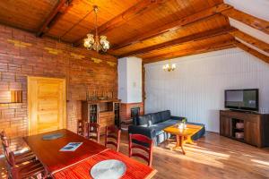 Namas su vaizdu į ežerą "Giliaus Nendrė"