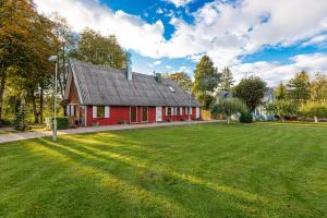 Namas su vaizdu į ežerą "Giliaus Nendrė"