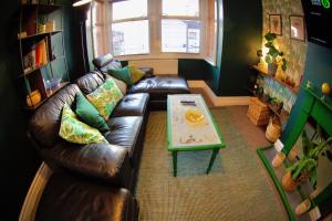 Stylish and artistic flat in Southend on Sea - 2 Double Bedrooms, Free on-street parking