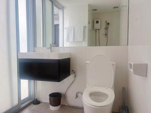 Near Beach Cosy Studio with Pool Replay