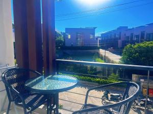 Near Beach Cosy Studio with Pool Replay