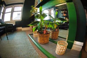 Stylish and artistic flat in Southend on Sea - 2 Double Bedrooms, Free on-street parking