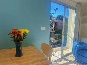 Near Beach Cosy Studio with Pool Replay