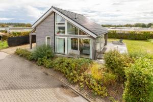 Welcome in - Zonnedorp Kavel 10 Renesse | Villa nabij het Strand & met Ruime Tuin