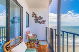 Renovated 2 Bedroom with Ocean & City Views! Palace 1807