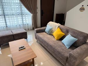 Kajang KL 10Pax Landed Home Karaoke Netflix Long Stay