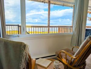 Chalet 691 Waterfront with Spa, Fireplace, WiFi & AC