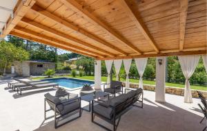 4 Bedroom Awesome Home In Mundanije