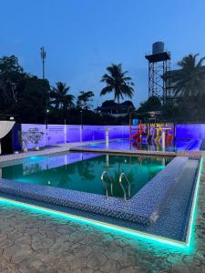 WhiteHouse - Aqua Pool Playground 9 Rooms