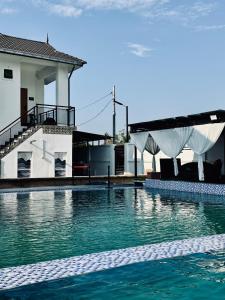 WhiteHouse - Aqua Pool Playground 9 Rooms