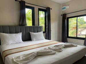 Baan klang suan at kantiang bay