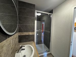 Confort familial: 4 pièces pour 7 pers, garage, terrasse sud, proche pistes et commodités - FR-1-572-18