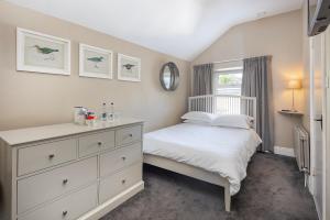 Salty Dog Restaurant, Pub & Guesthouse