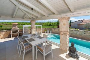 Villa Hardy with private pool and sauna