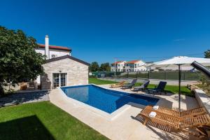 Villa Nina with private pool and BBQ near Poreč