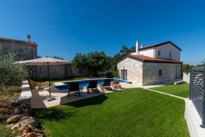 Villa Nina with private pool and BBQ near Poreč