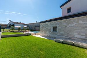 Villa Nina with private pool and BBQ near Poreč