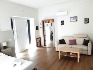 Rebibbia Guest Art 2 Metro B