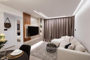 Luxury Marina Beach Stay