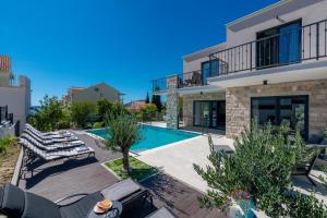 Villa Lav Lux Elegant Residence with Private Heated Pool