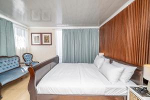 Self Contained 2 bed Room Condo