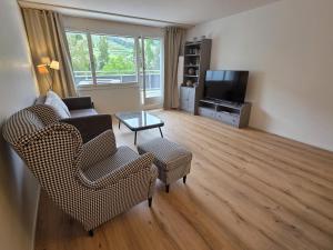 PL203 frisch renovierte lichtdurchflutete Wohnung mit Terrasse