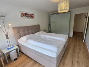 PL203 frisch renovierte lichtdurchflutete Wohnung mit Terrasse