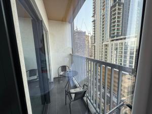 Elegant 1-Bedroom The Crest, Near Downtown Dubai