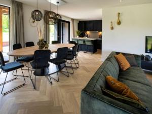 Luxe stijlvolle 8-persoonsvilla aan water & bos