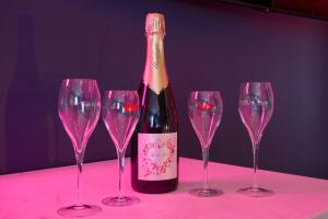 LAmoria - Suite Romantique moderne avec Jacuzzi & Sauna