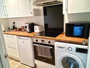 Morden Place, Free Parking & Private Entrance