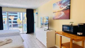 WR322 Cute Cozy place just steps from the Ocean