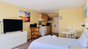 WR322 Cute Cozy place just steps from the Ocean