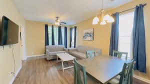 Bright 2BR Condo near Beach & Golf River Oaks