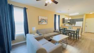 Bright 2BR Condo near Beach & Golf River Oaks