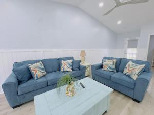 Bright & cozy 2BR 2BA beach retreat A