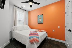 Luxury Pearl Townhome- Steps from Pearl and Riverwalk- Casa B