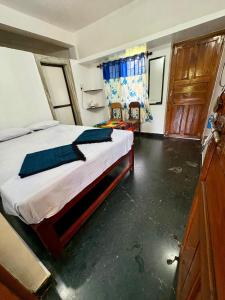 RadhaKrishna Stay IN