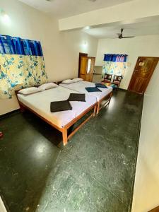 RadhaKrishna Stay IN