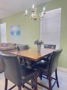 Fairway Nest Getaway 2BR condo at River Oaks