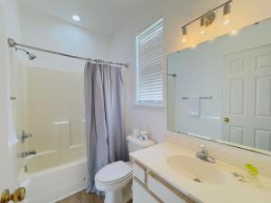 Fairway Nest Getaway 2BR condo at River Oaks