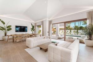 Villa Marbesa I Beach Pool Gym Cinema Outdoor BBQ Parking