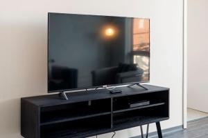 New Modern 1BR City Escape