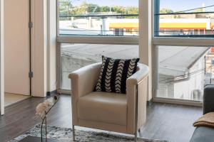 New Modern 1BR City Escape