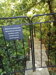 Morris the shepherds hut and woodland hot tub experience