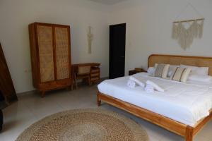 Bohemian Luxury 3 BR In the Center of Canggu with a Pool