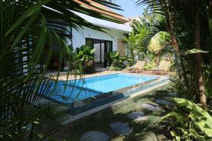Bohemian Luxury 3 BR In the Center of Canggu with a Pool